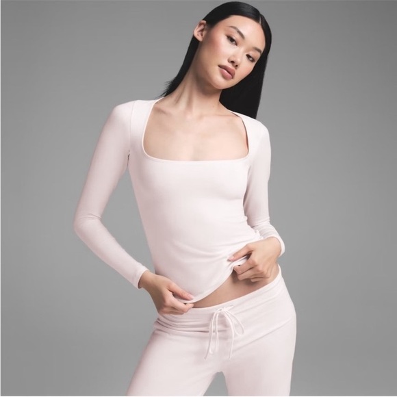 SKIMS Tops - Skims Cotton Jersey Scoop Neck Long Sleeve Top NWT Barely Pink